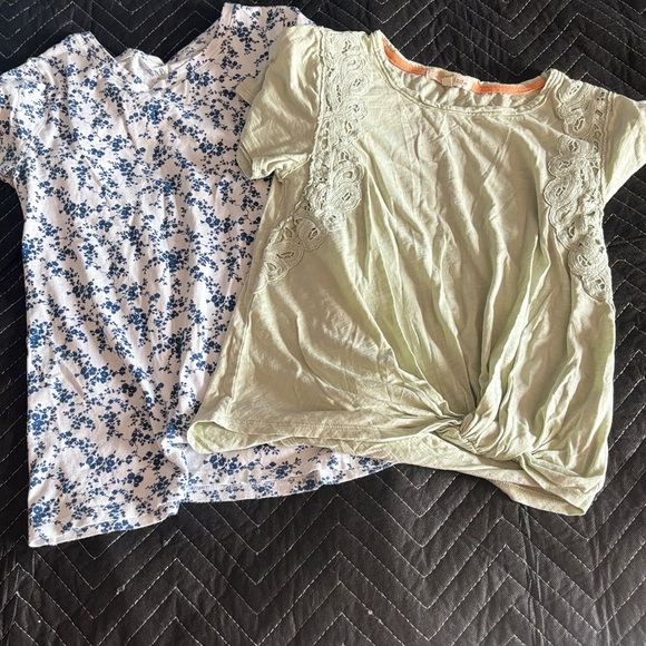 2 Juniors Tops. XS. Gap/Rewind great condition. - Picture 1 of 5